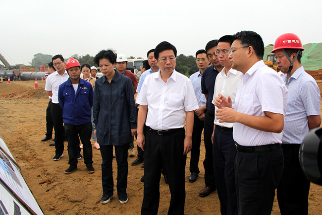 市領導張迎春、夏建平、劉明理等參加調研，望城區領導孔玉成、鄒特等陪同調研