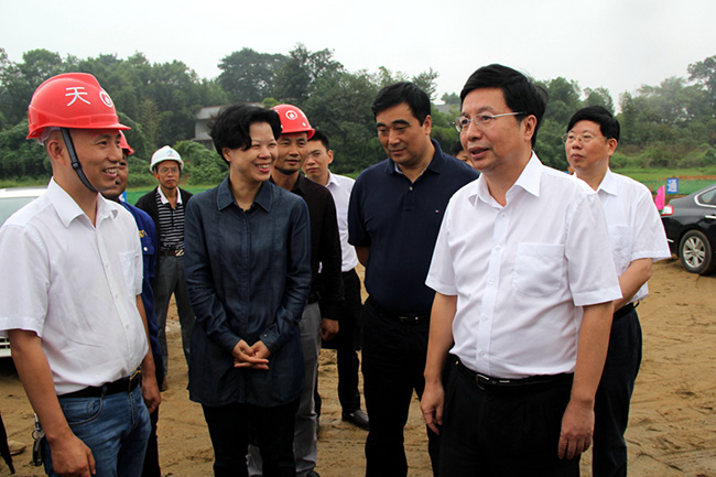 市領導張迎春、夏建平、劉明理等參加調研，望城區領導孔玉成、鄒特等陪同調研